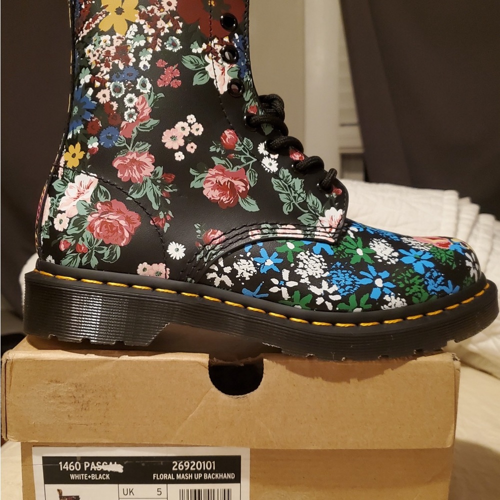 Dr Martens 1460 Pascal Floral Women's Size 7, New In Box